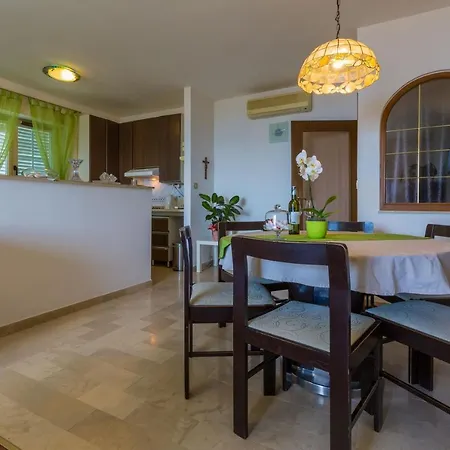 Apartament Dorijan I Karlo Selce
