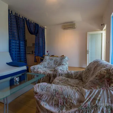 Dorijan I Karlo Apartament Selce