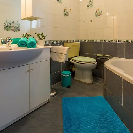 Dorijan I Karlo Apartament Selce